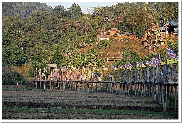 Su Tong Pae Bridge, Around Mae Hong Son