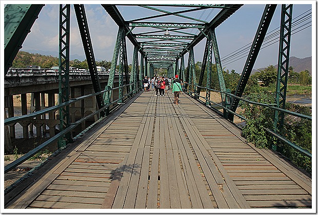 Memorial Bridge, Pai