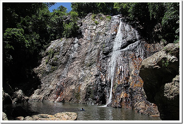 ナムアン滝(Na Mueang Waterfall)